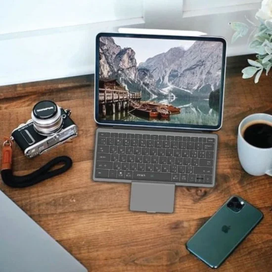 Pawa Tri-Fold Wireless Keyboard With Touchpad - Black
